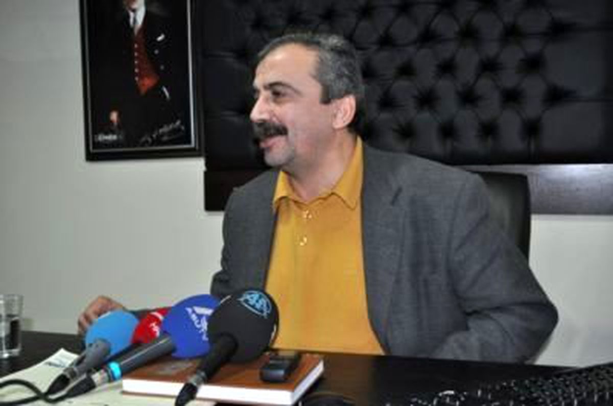 BDP\'li Milletvekili Önder\'den Meclis\'te Kavga Ettiği Metiner\'e Eleştiri