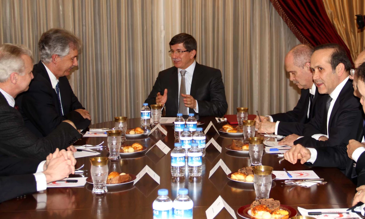 Dışişleri Bakanı Davutoğlu, ABD Dışişleri Bakanı Yardımcısı Burns\'ü Kabul Etti