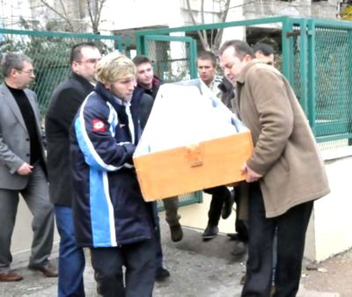 Futbolcu Cenazeleri Memleketlerine Götürüldü