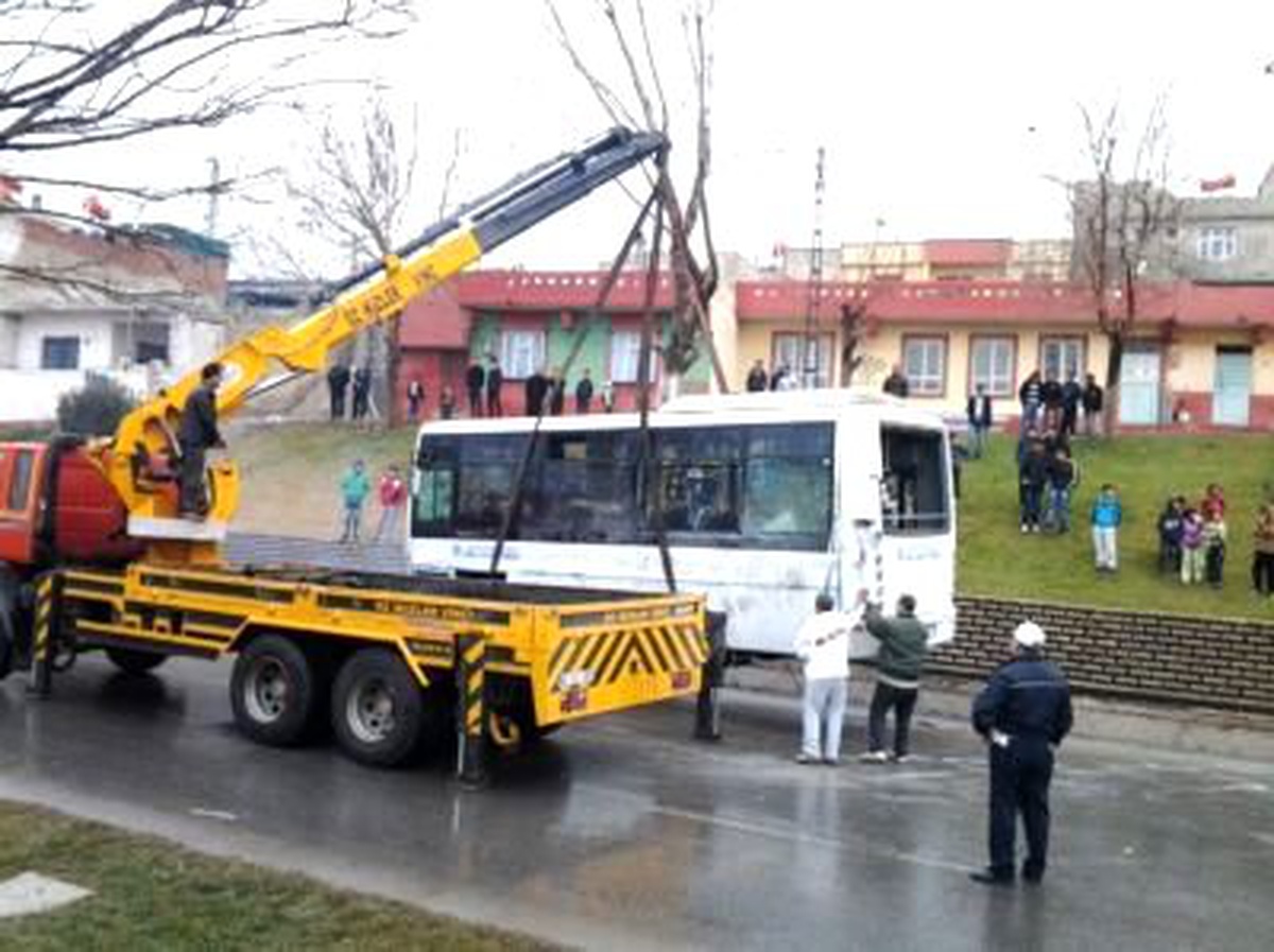Gaziantep\'te Halk Otobüsü Yan Yattı: 8 Yaralı