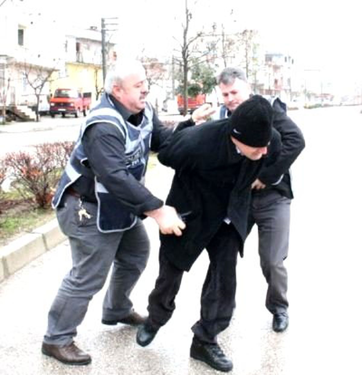 Karamürsel\'de, Kaçak Sigara Satan İki Kişi Gözaltına Alındı