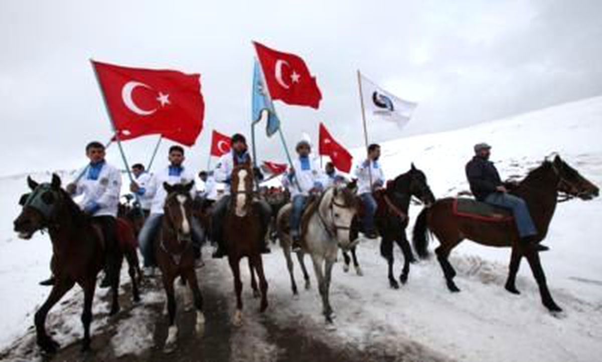 Şehitler İçin Yürüdüler