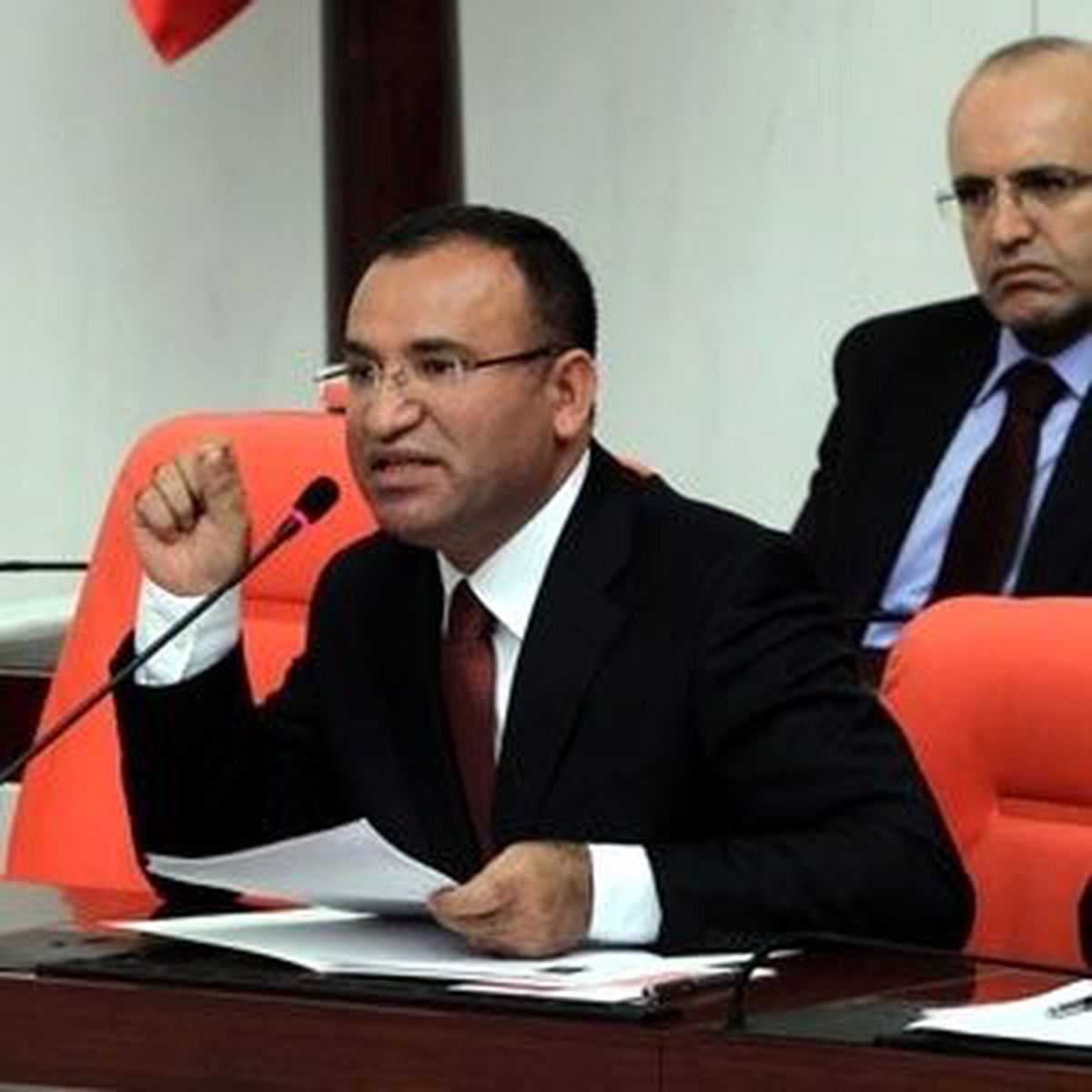 Türkiye\'de Demokrasi Kökleşmedi