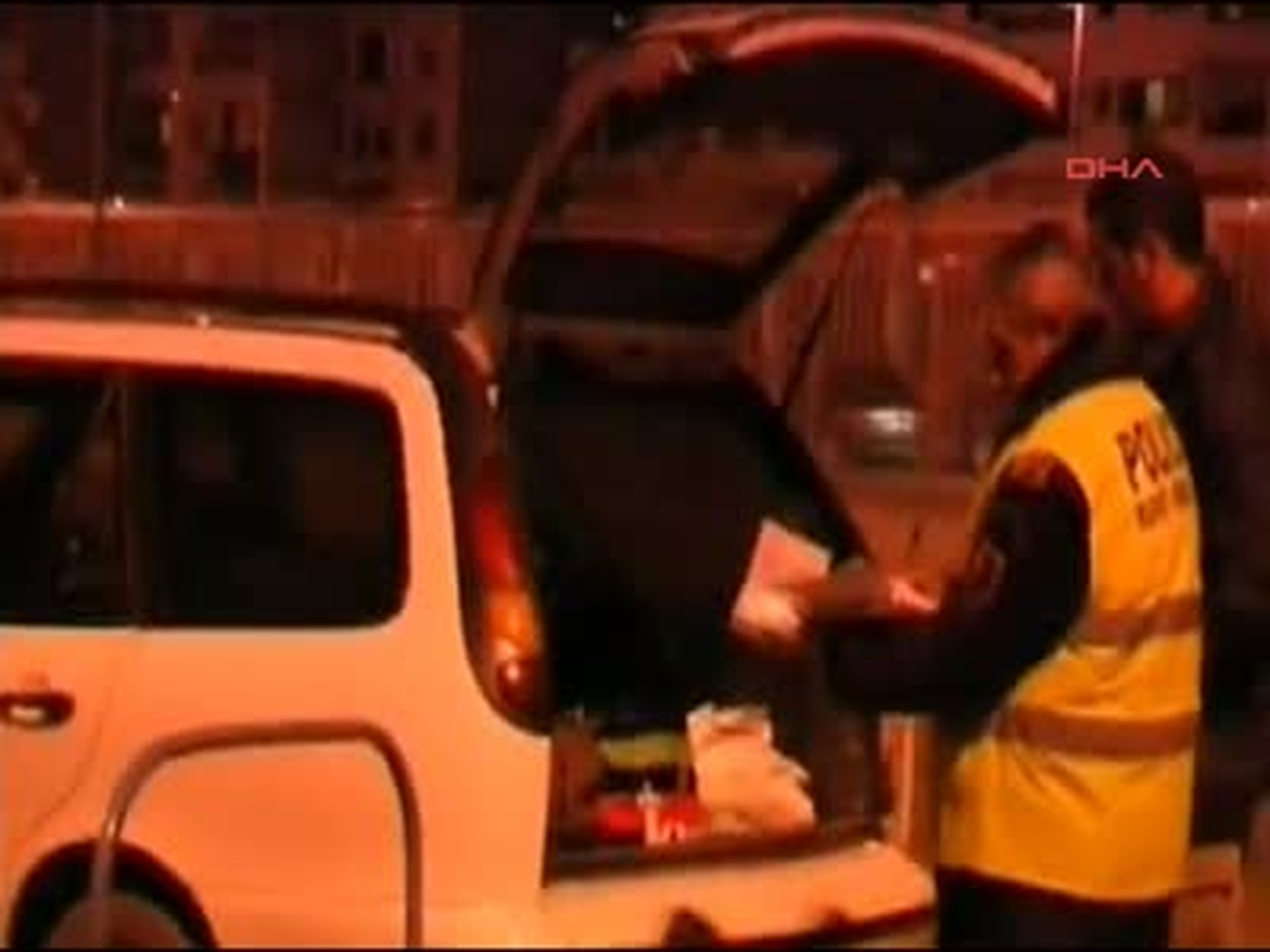 Arnavut Polisinden Minibüse Uyuşturucu Operasyonu