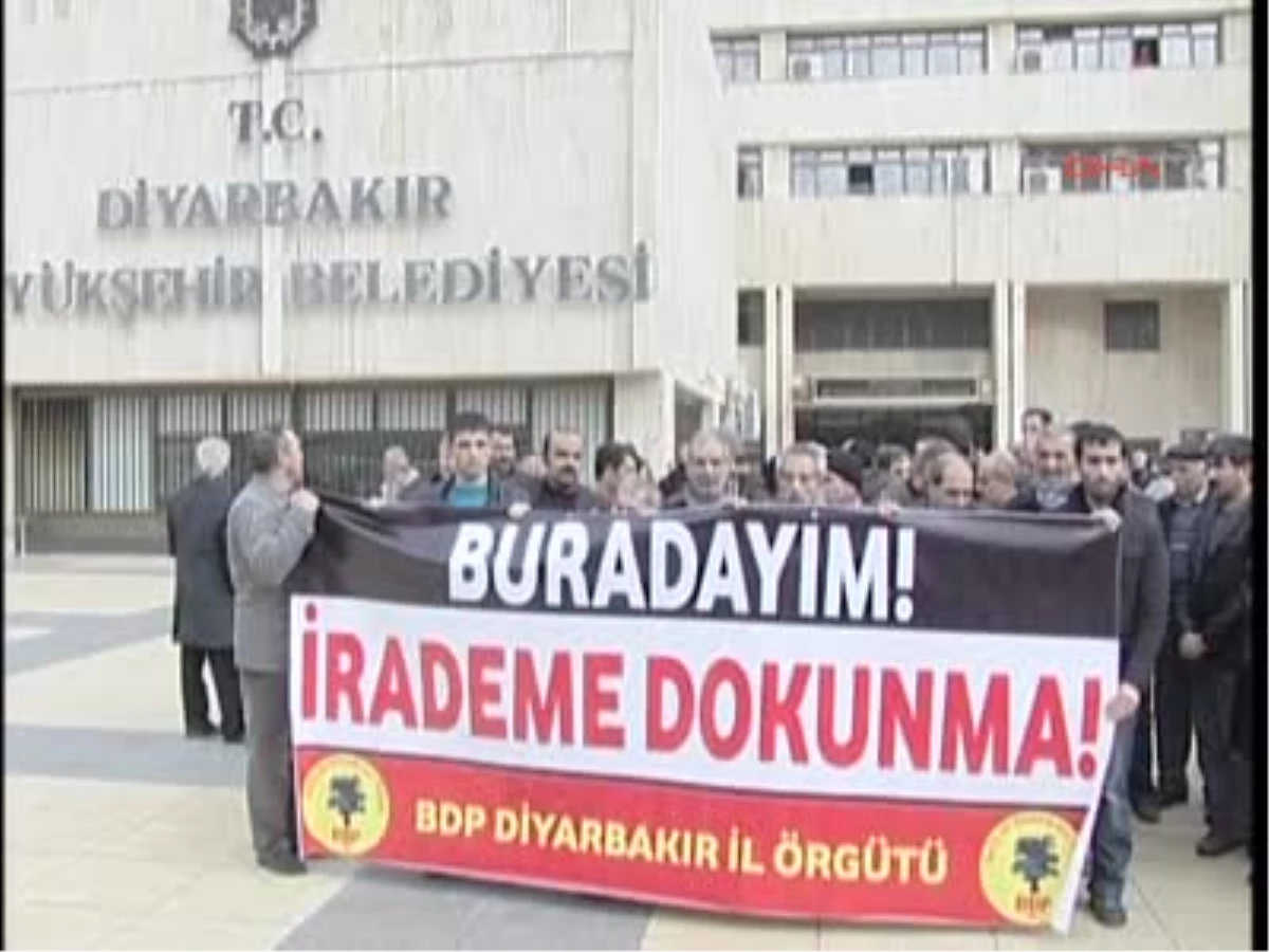 Diyarbakır\'da BDP\'lilerin Kendilerini İhbar Eylemi