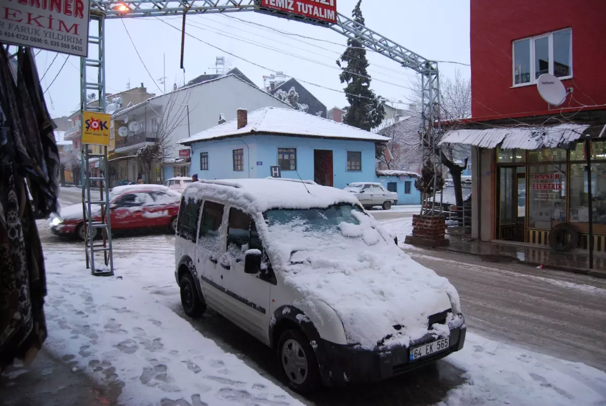 Eşme\'de Yoğun Kar Yağışı