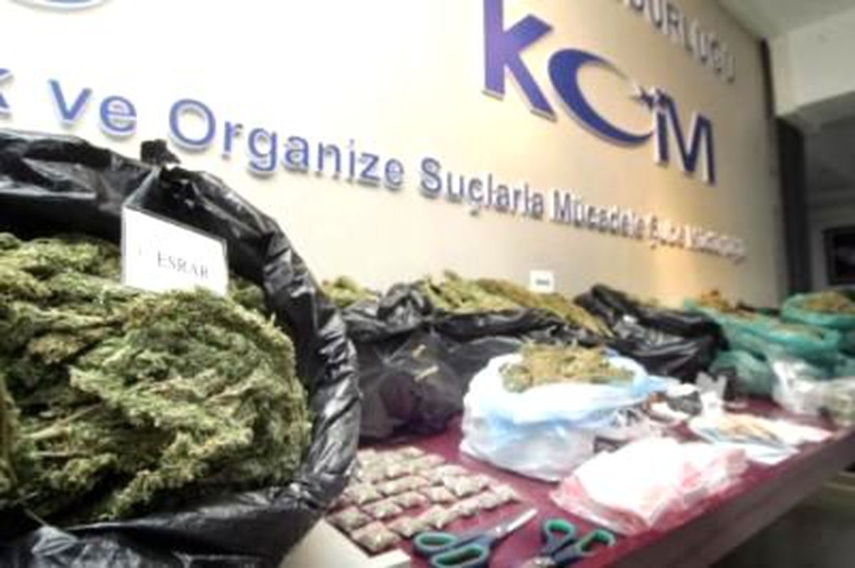 Kocaeli\'nde 9 Kilo Esrar Ele Geçirildi