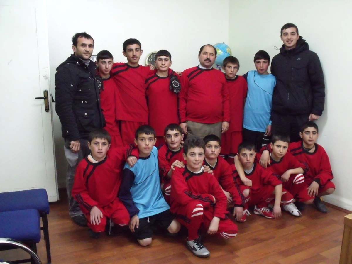 Kurtkale İlköğretim Okulu Futbol Takımına Destek Yağdı
