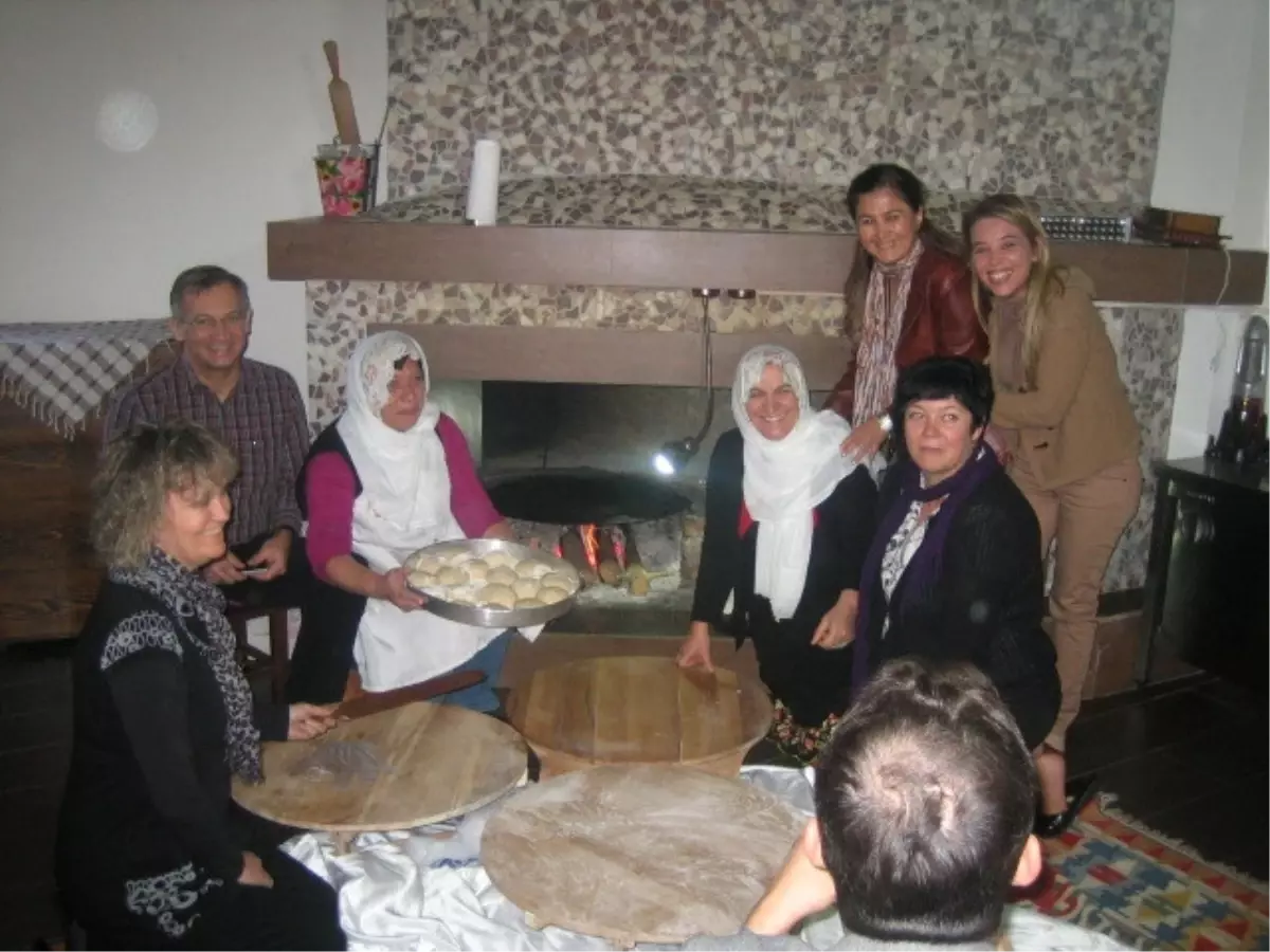 Polonyalı Belediye Başkan Yardımcısı Yufka Açtı, Gözleme Yaptı