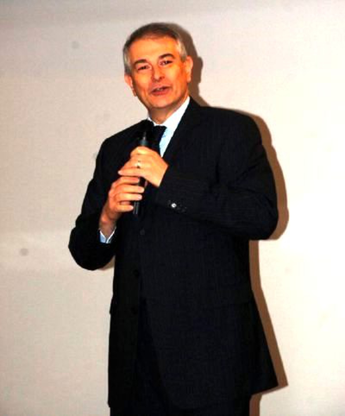 'Sarkozy, Siyasete, Tarihi ve Azınlıkları Alet Ediyor'