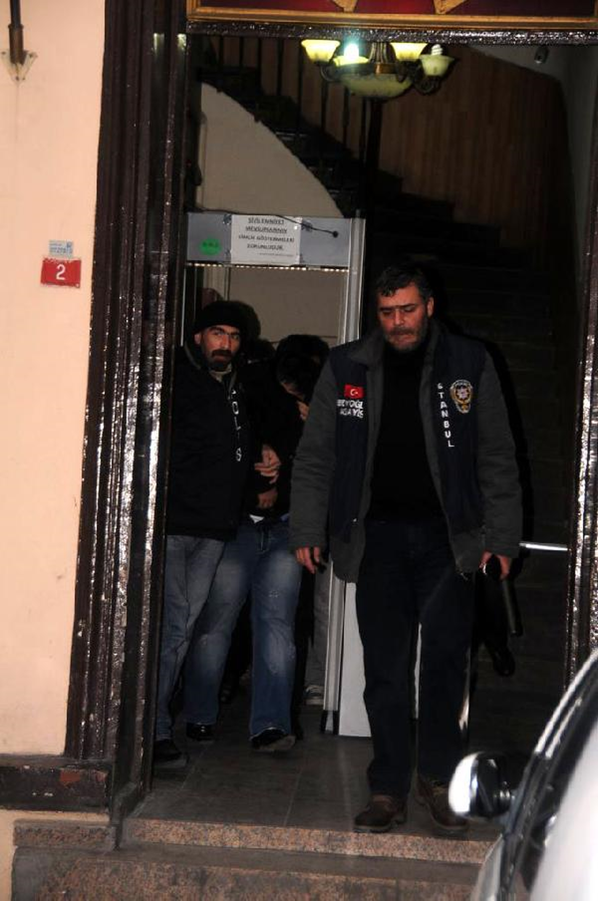 Yeniden--İnternet Üzerinden Fuhuş Yaptırıyorlardı