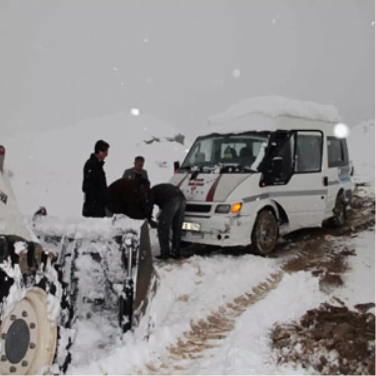 Yolcu Minibüsü 10 Saat Mahsur Kaldı