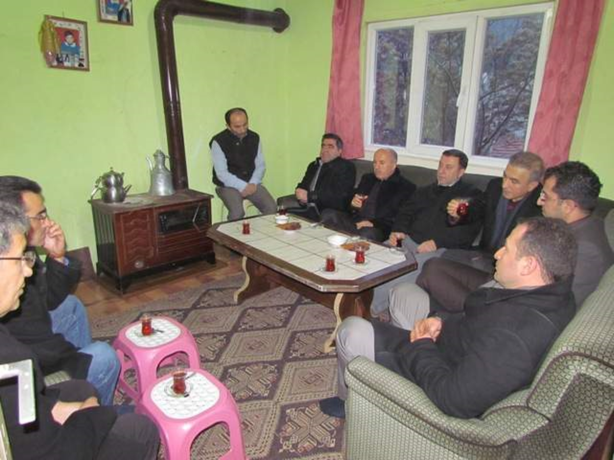 AK Parti Milletvekillerinden Şehit Ailesine Ziyaret