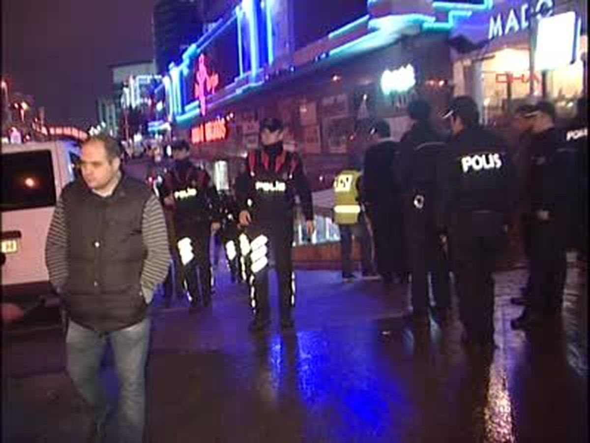Alışveriş Merkezi Önünde "Saatli Bomba" Paniği