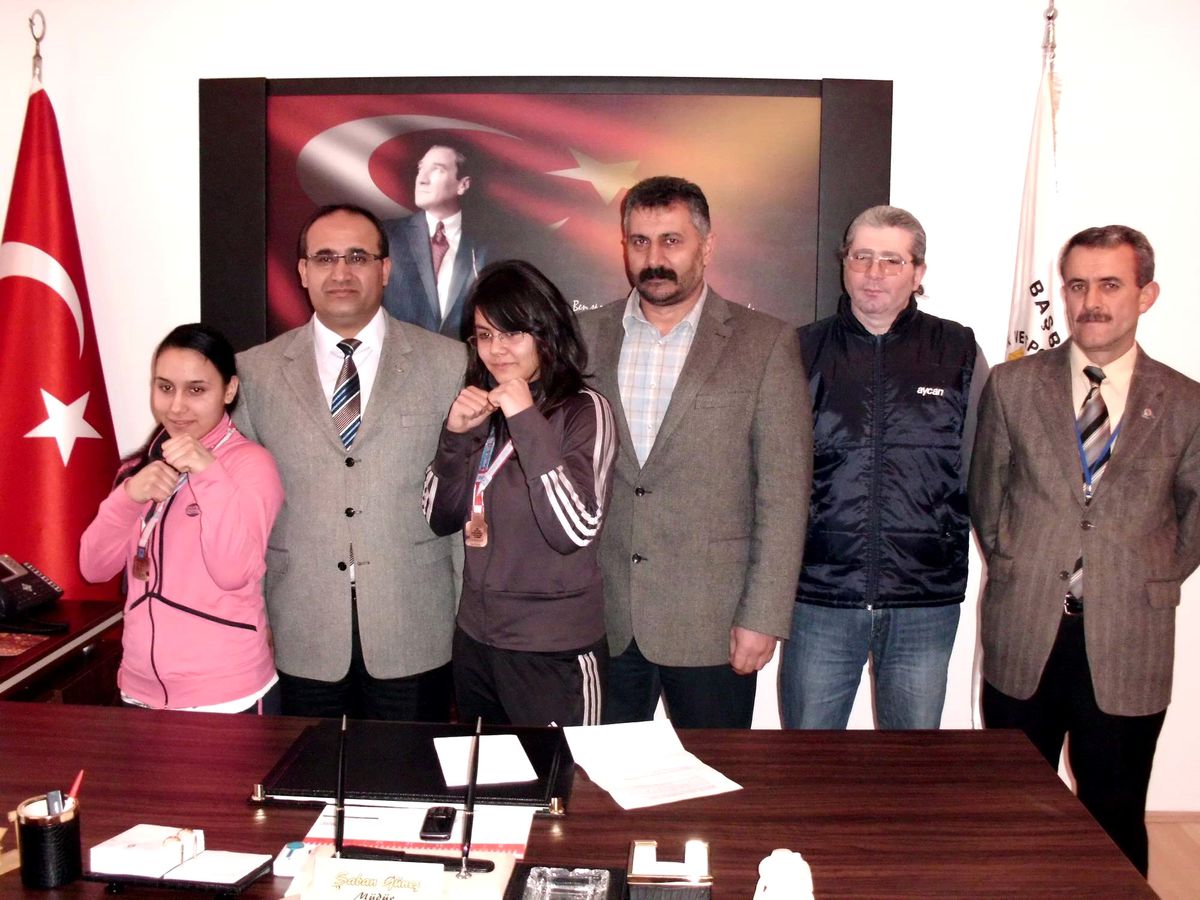 Altın Yumruklar Madalya ile Döndü