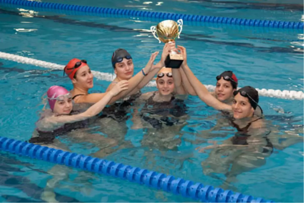 Anabilim Yüzme Takımı Rekor Kırdı