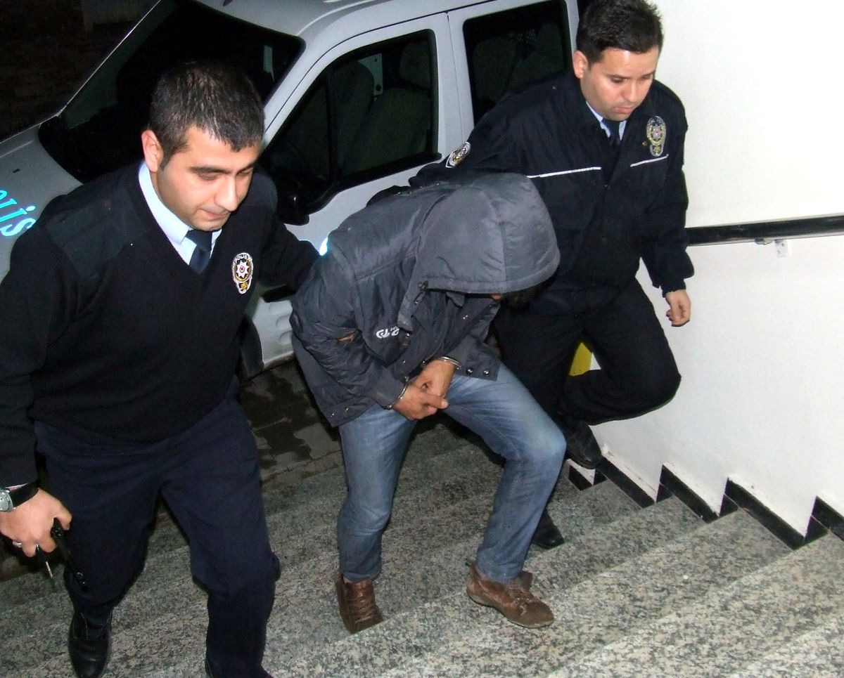 Annesini Av Tüfeğiyle Rehin Aldı