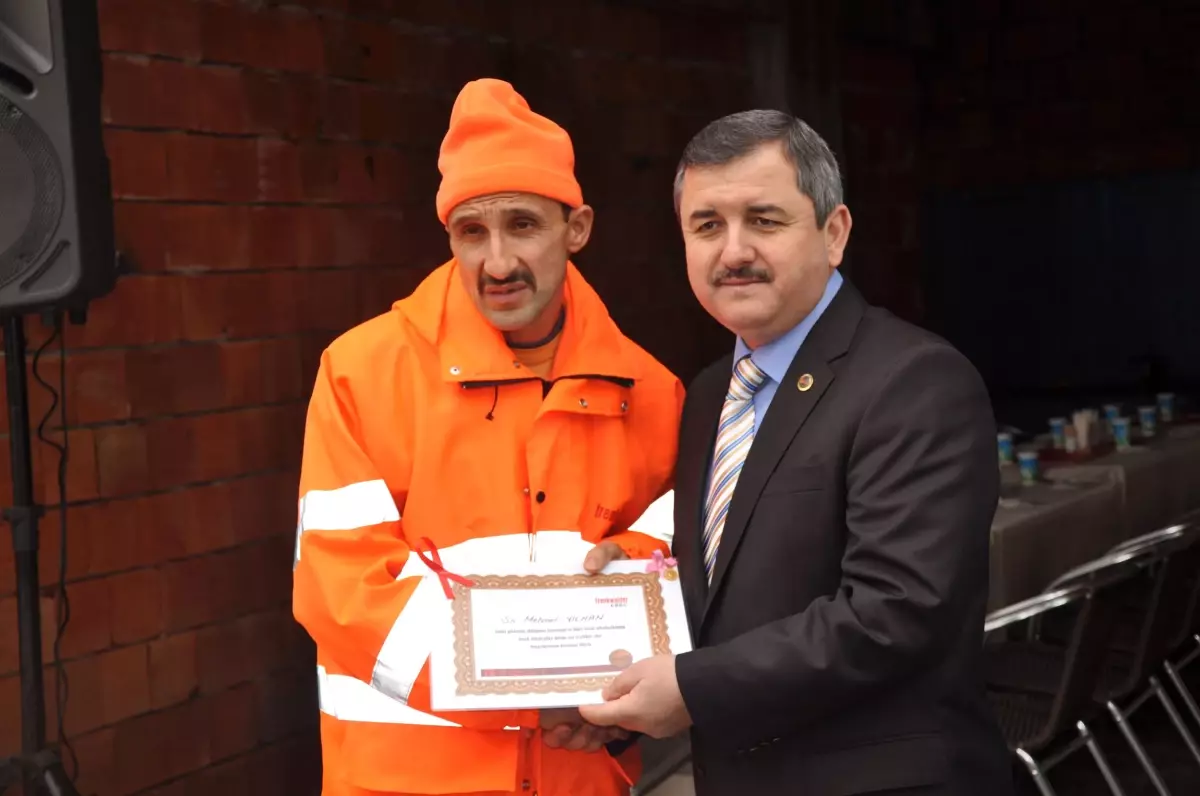 Başarılı İşçiler Altınla Ödüllendirildi