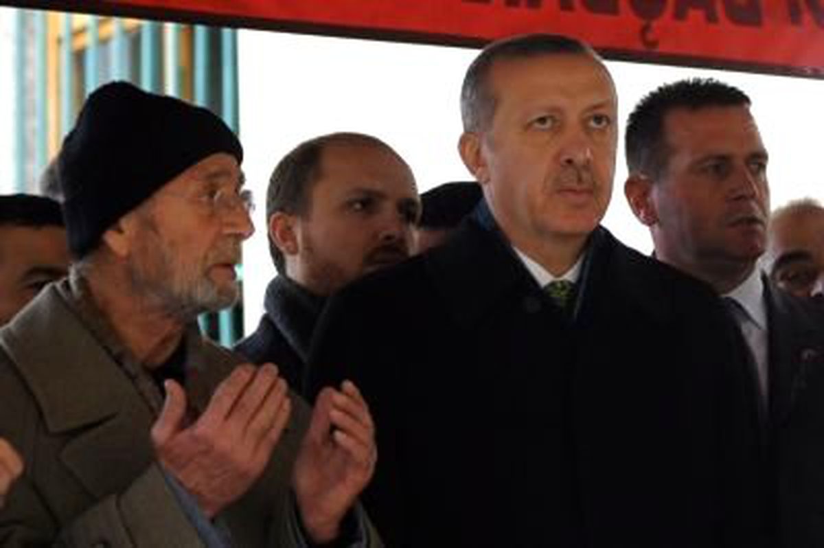 Başbakan Erdoğan, Cuma Namazını Kasımpaşa Merkez Camii\'nde Kıldı