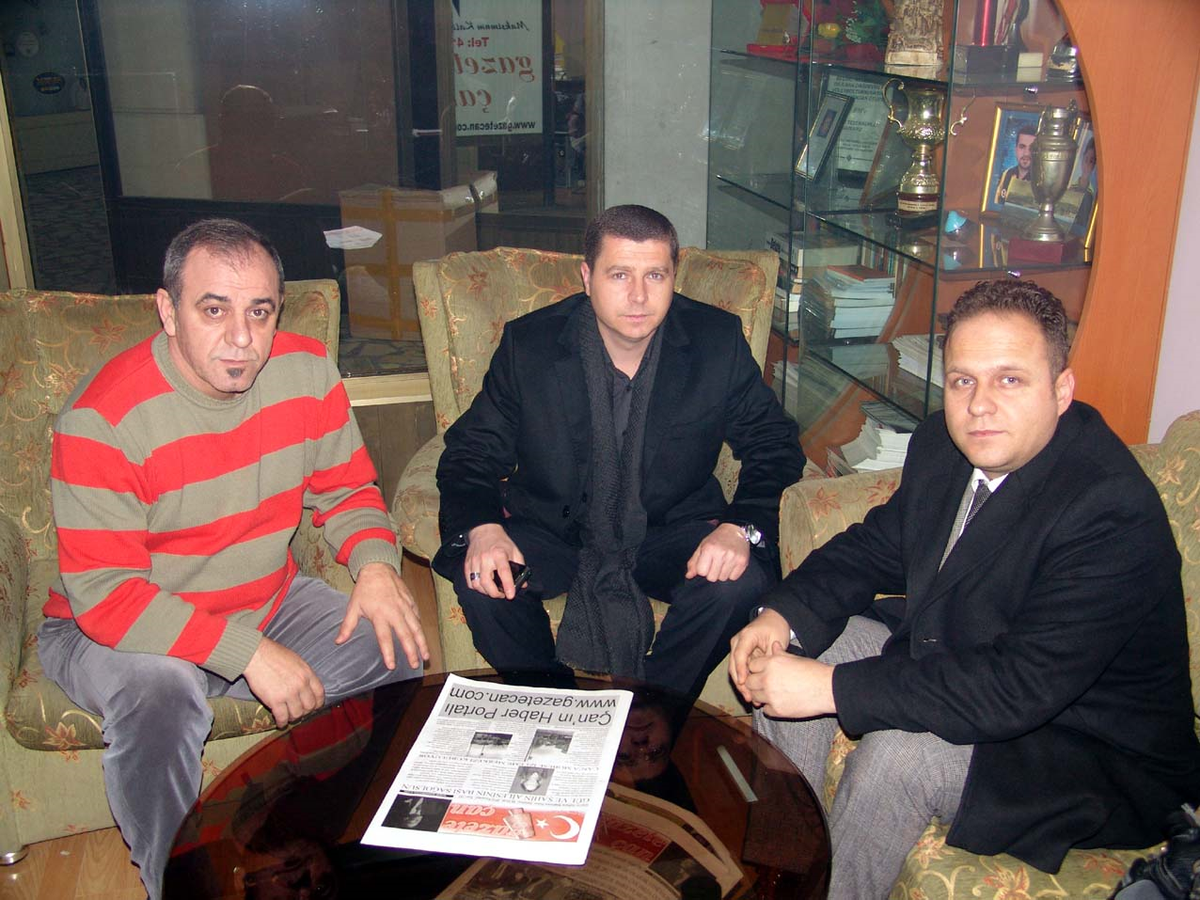 Başkan Kuzu ve CHP\'li Bayanlardan Çanlı Gazetecilere Kutlama Ziyareti