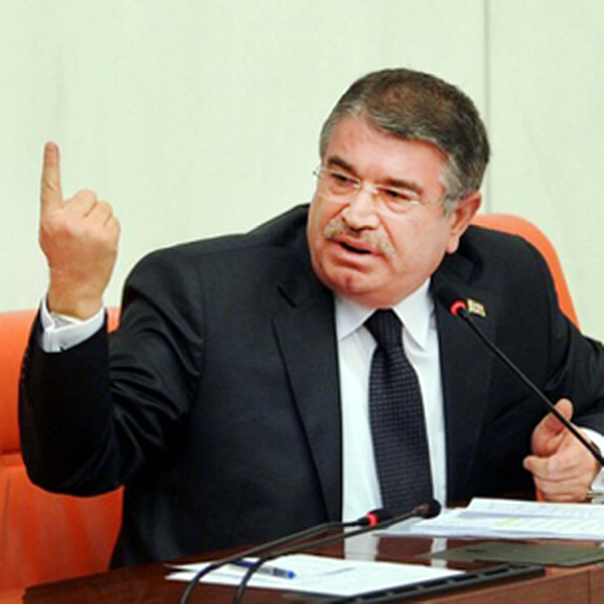 Genel Kurul'da Parmak Krizi