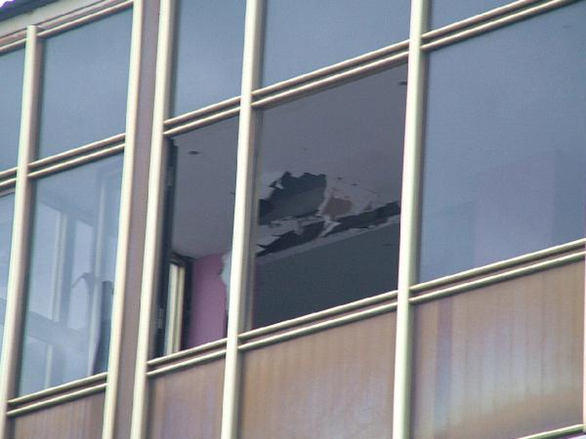 Belediyeye Av Tüfeği ile Ateş Açan İki Şüpheliyi Mobese Kamerasındaki Görüntüleri Yakalattı