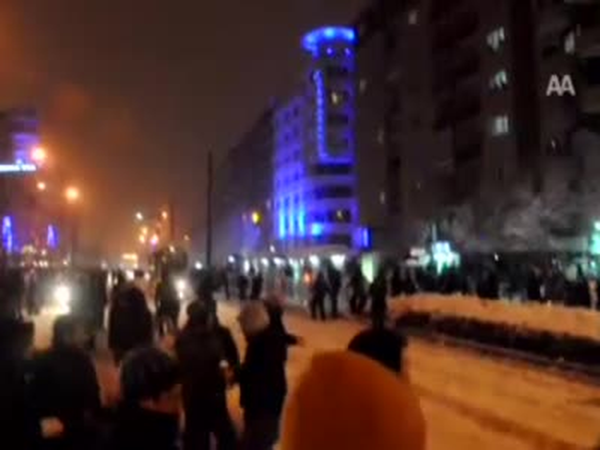Bin Kişi Kartopu Oynadı