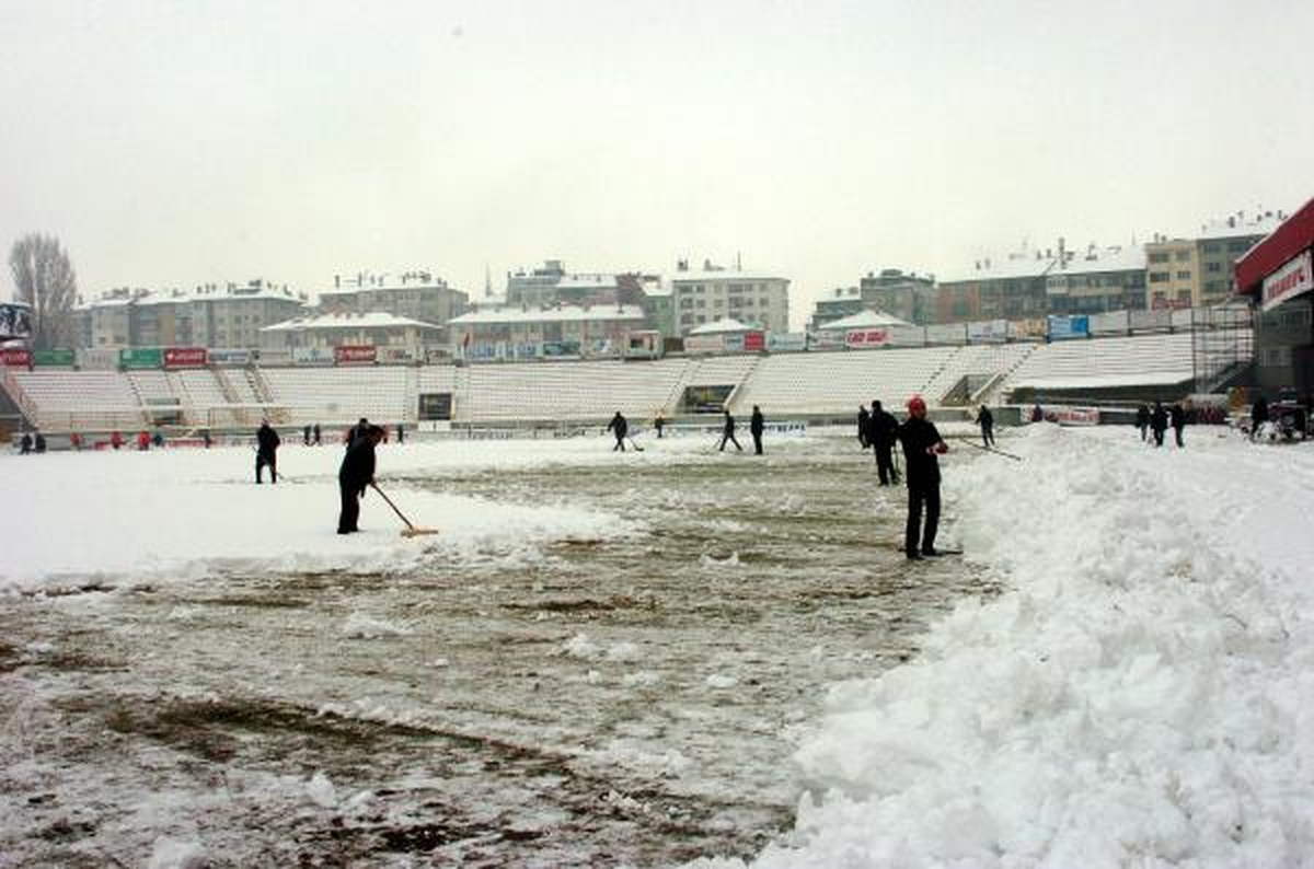Bolu\'da Kar Kalınlığı 20 Santimetre