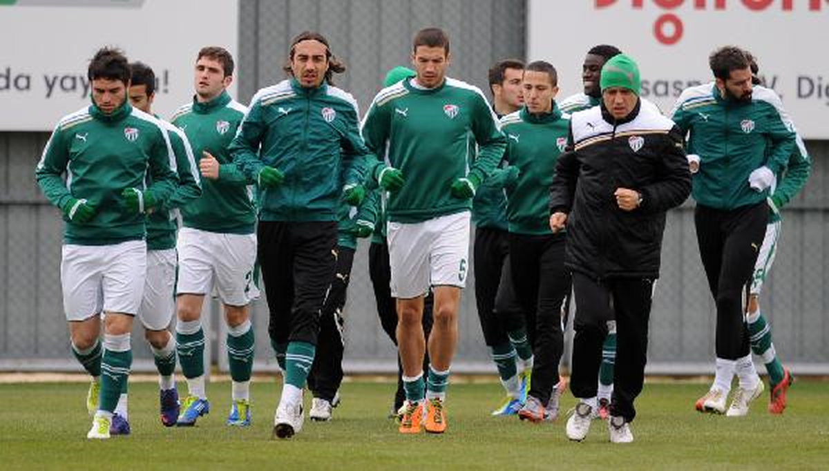 Bursaspor, Beşiktaş Randevusuna Ara Vermeden Başladı