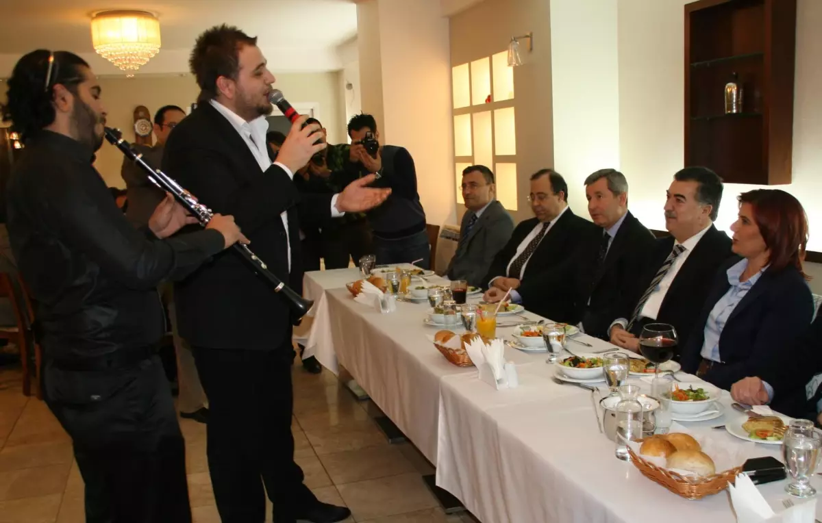 Çerçioğlu, Gazetecilerin Fotoğrafını Çekti