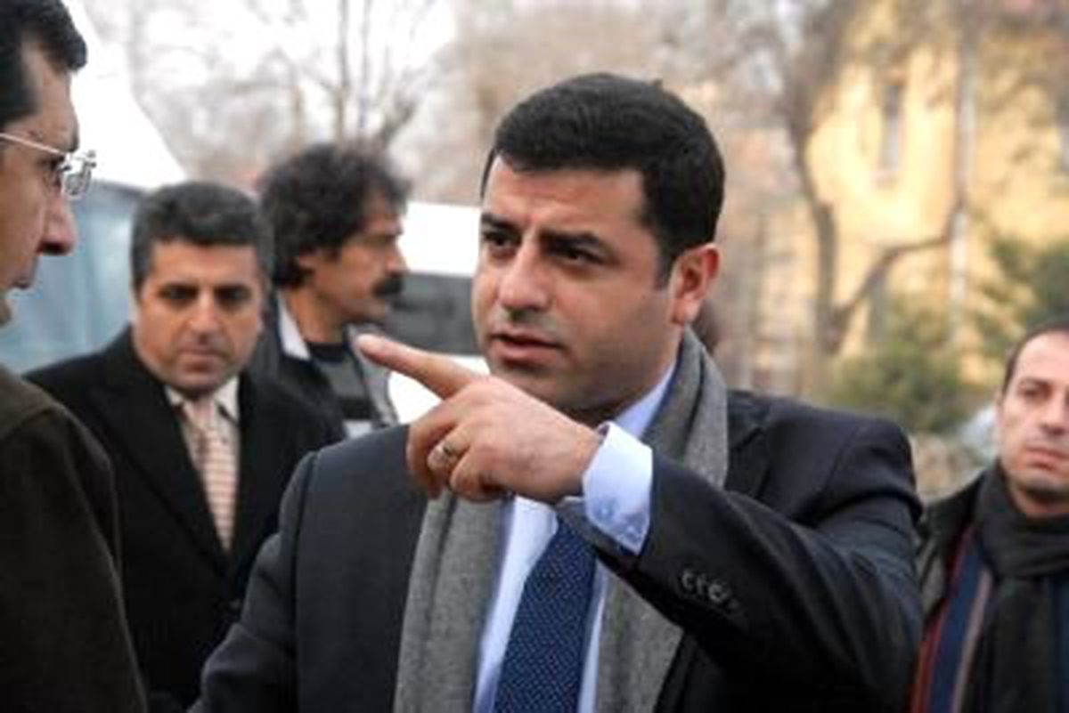 Demirtaş: Savcılar Teröristbaşı Diyor, Ben Onbaşı Deyince mi Zorlarına Gidiyor?