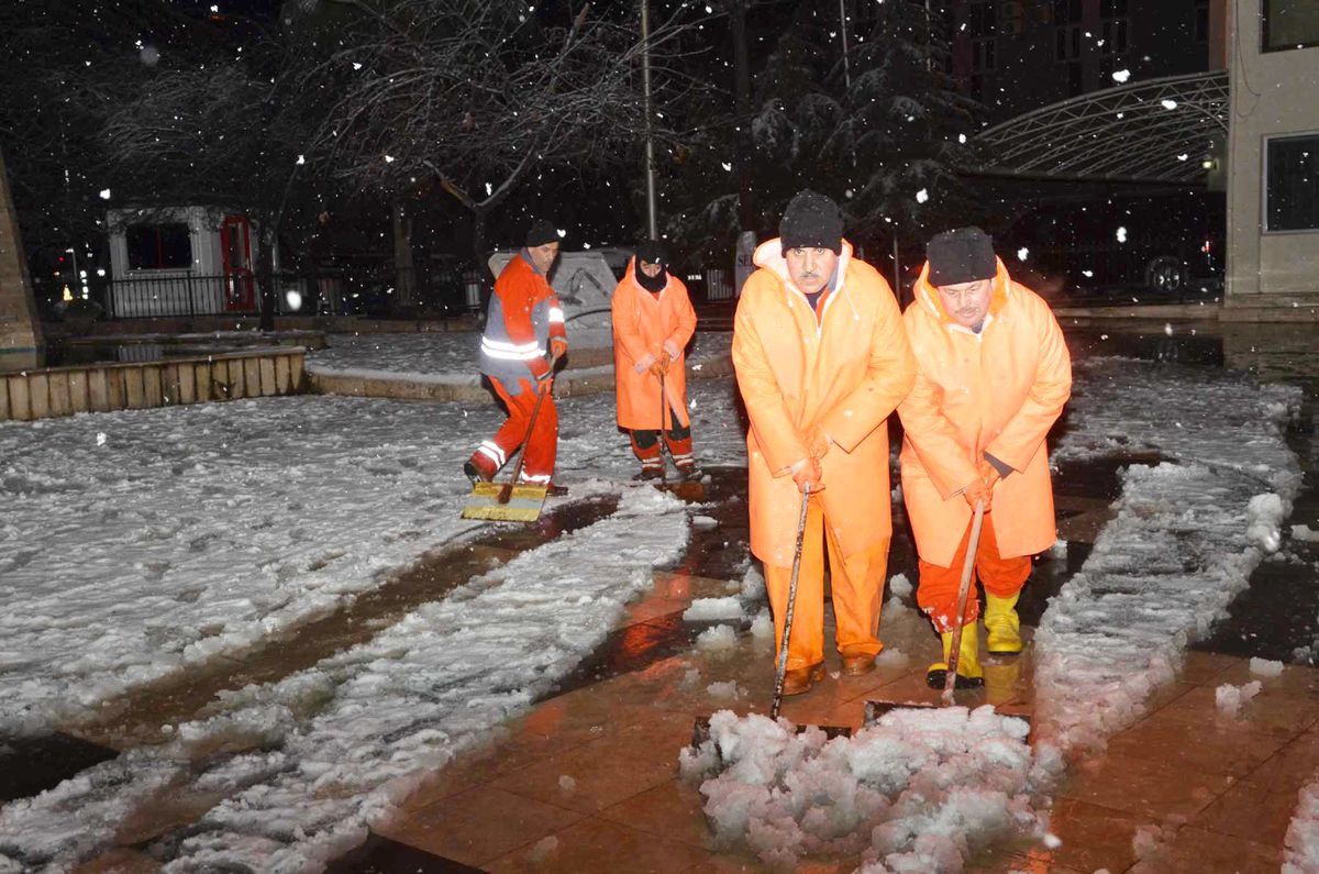 Denizli Belediyesi Ekipleri Sabaha Kadar Mesai Yaptı