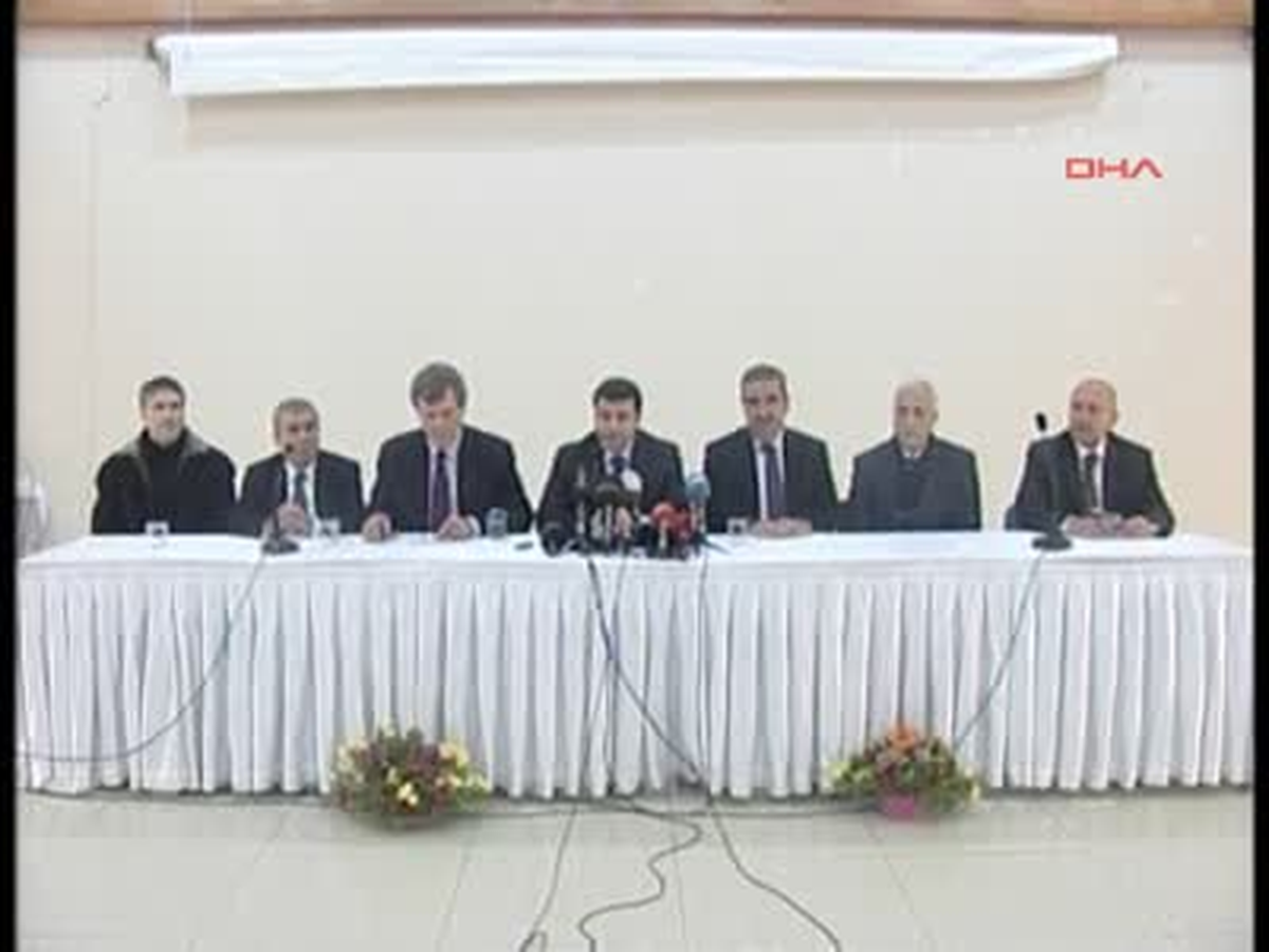 Diyarbakır 1 BDP Eşbaşkanı Selahattin Demirtaş Basın Toplantısı Düzenledi