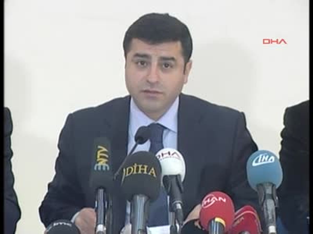Diyarbakır2 BDP Eşbaşkanı Selahattin Demirtaş Basın Toplantısı Düzenledi