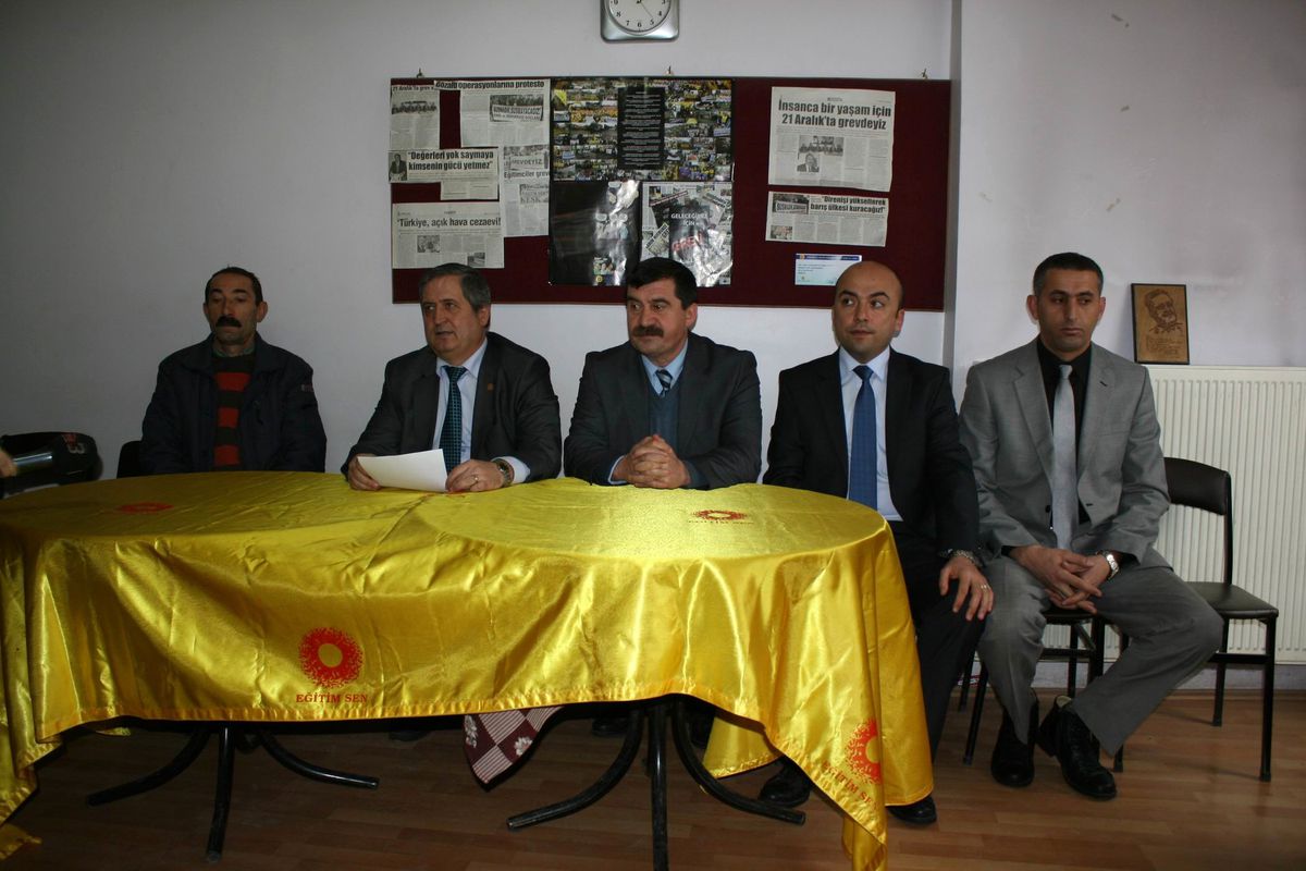 Eğitim-Sen ve Türk Eğitim-Sen Arasındaki Gerginlik
