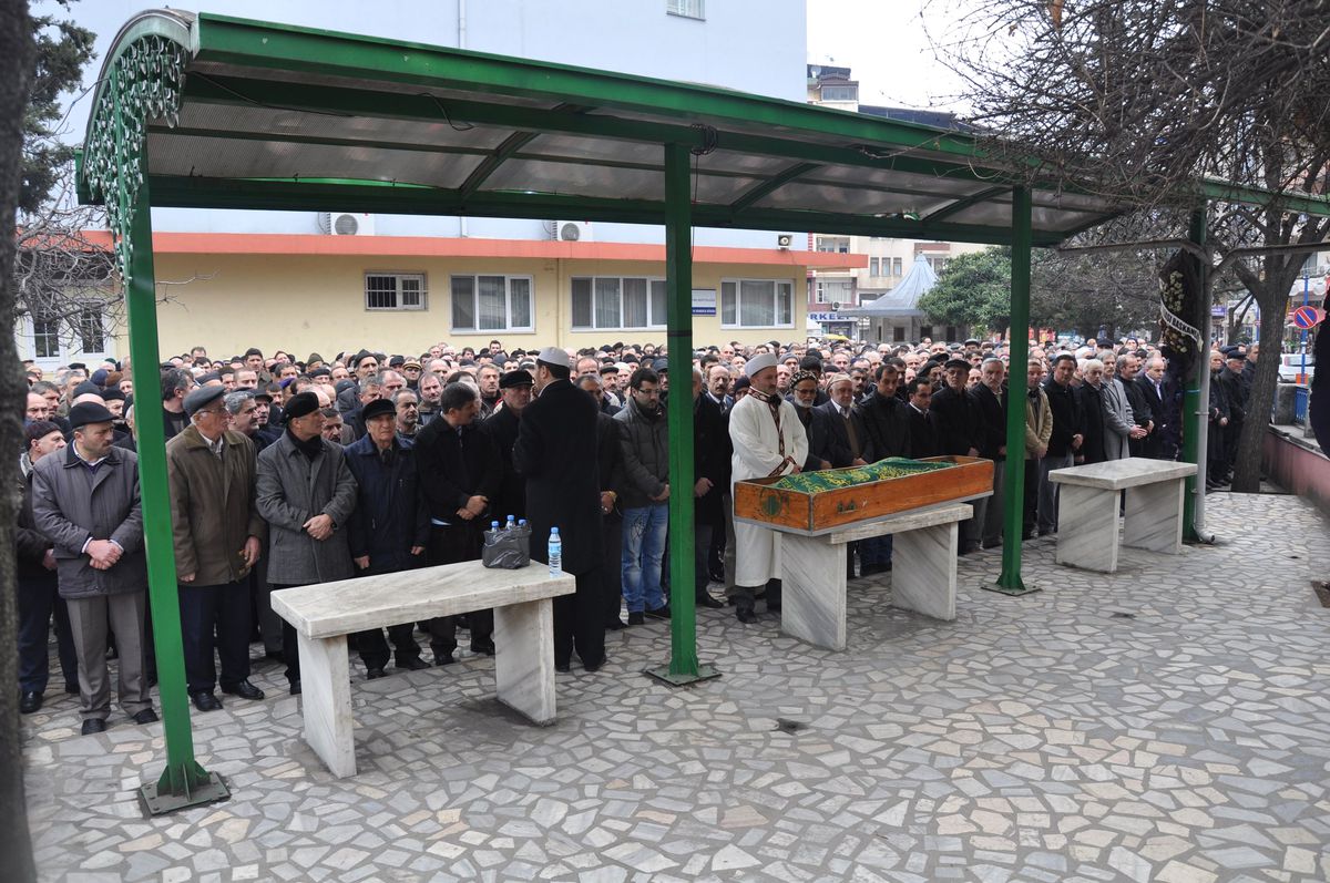 Evinde Ölü Bulunan Muhtar Toprağa Verildi