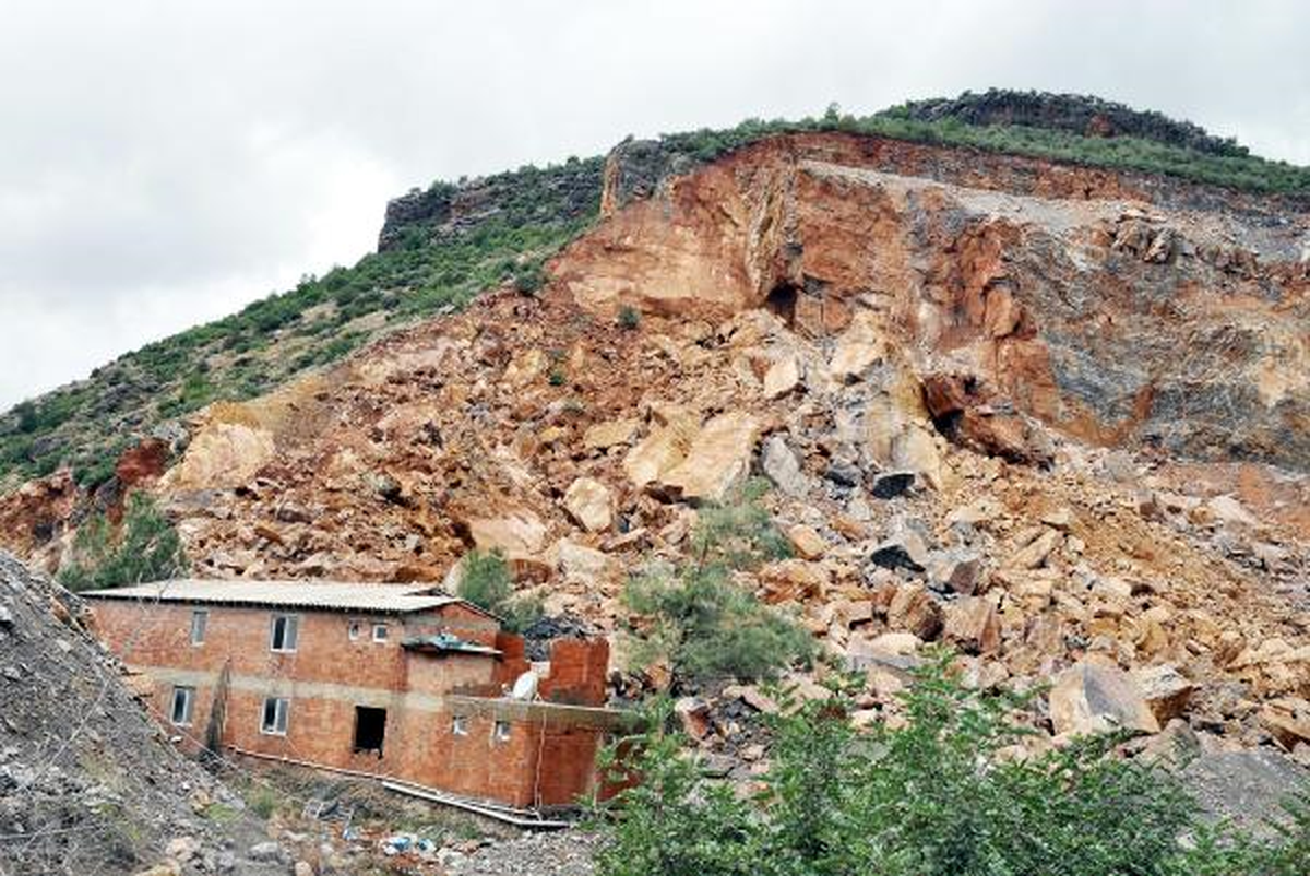 Gazipaşa\'da Yağmur Heyelana Neden Oldu