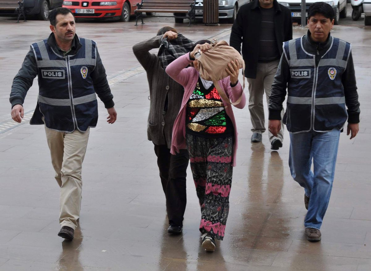 Hırsızlık Zanlısı 2 Kadın Yakalandı