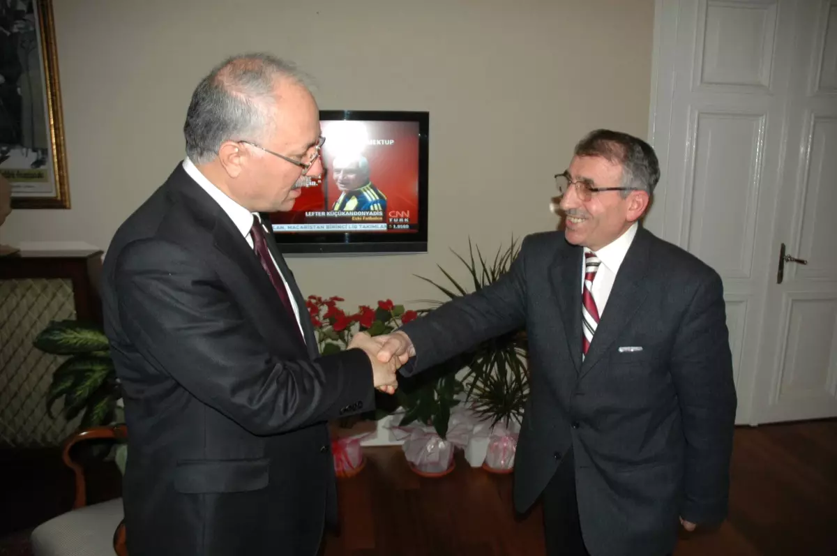 Huzurlu İnşaat Yönetim Kurulu Başkanı Bıyıklı\'dan Vali Daşöz\'e Ziyaret