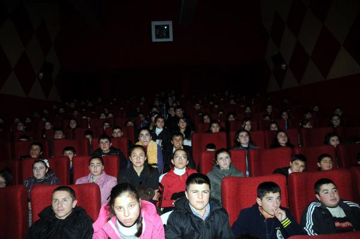 İlk Kez Sinemada Film İzlediler