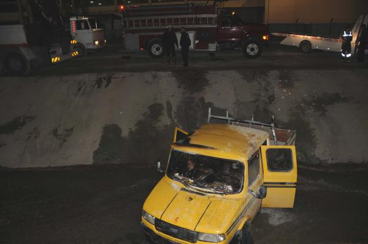 Kapısı Kilitli Kamyonette Çıkan Yangında Şoför Ölü Bulundu
