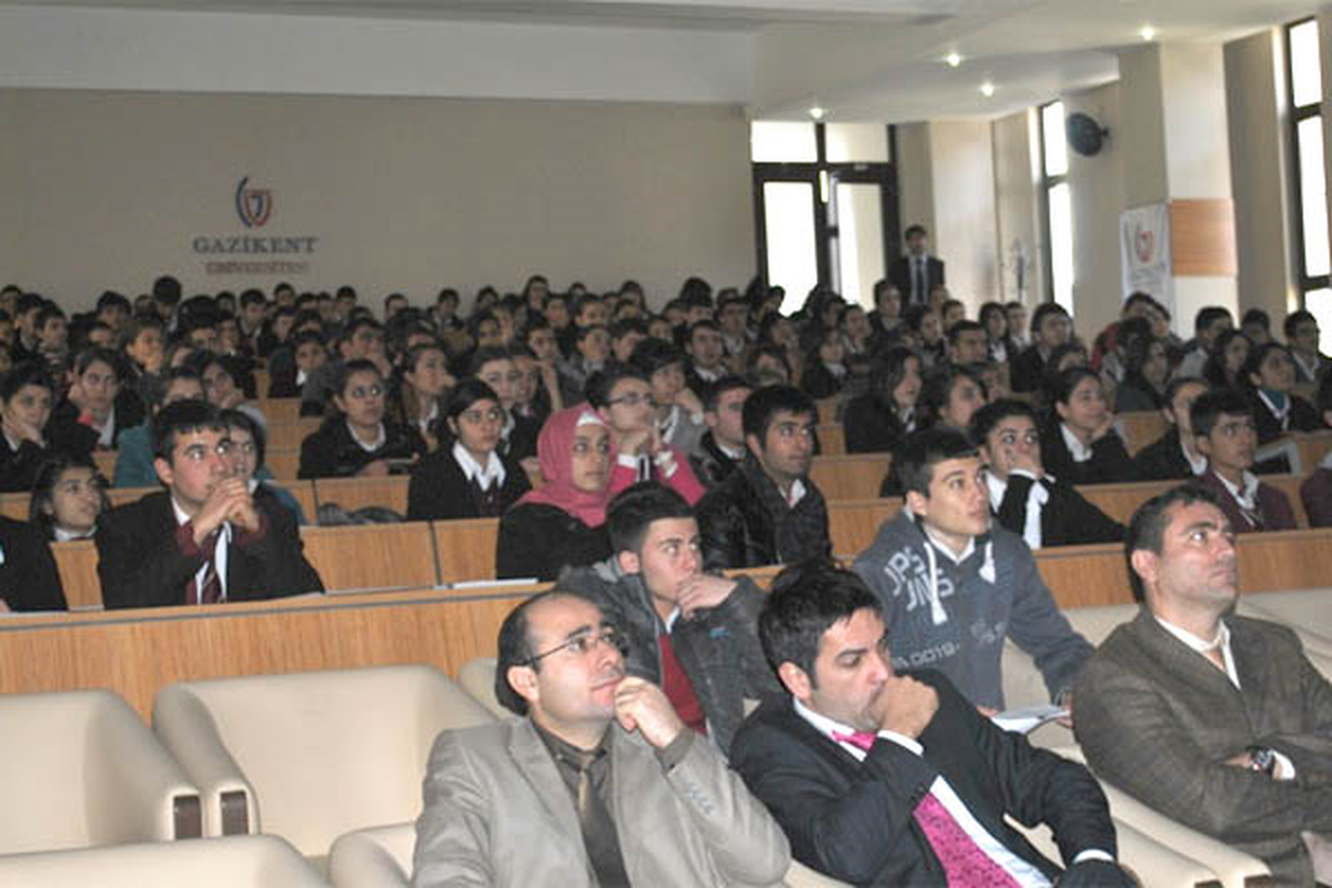 Lise Öğrencilerinden Gazikent Üniversitesi\'ne Ziyaret