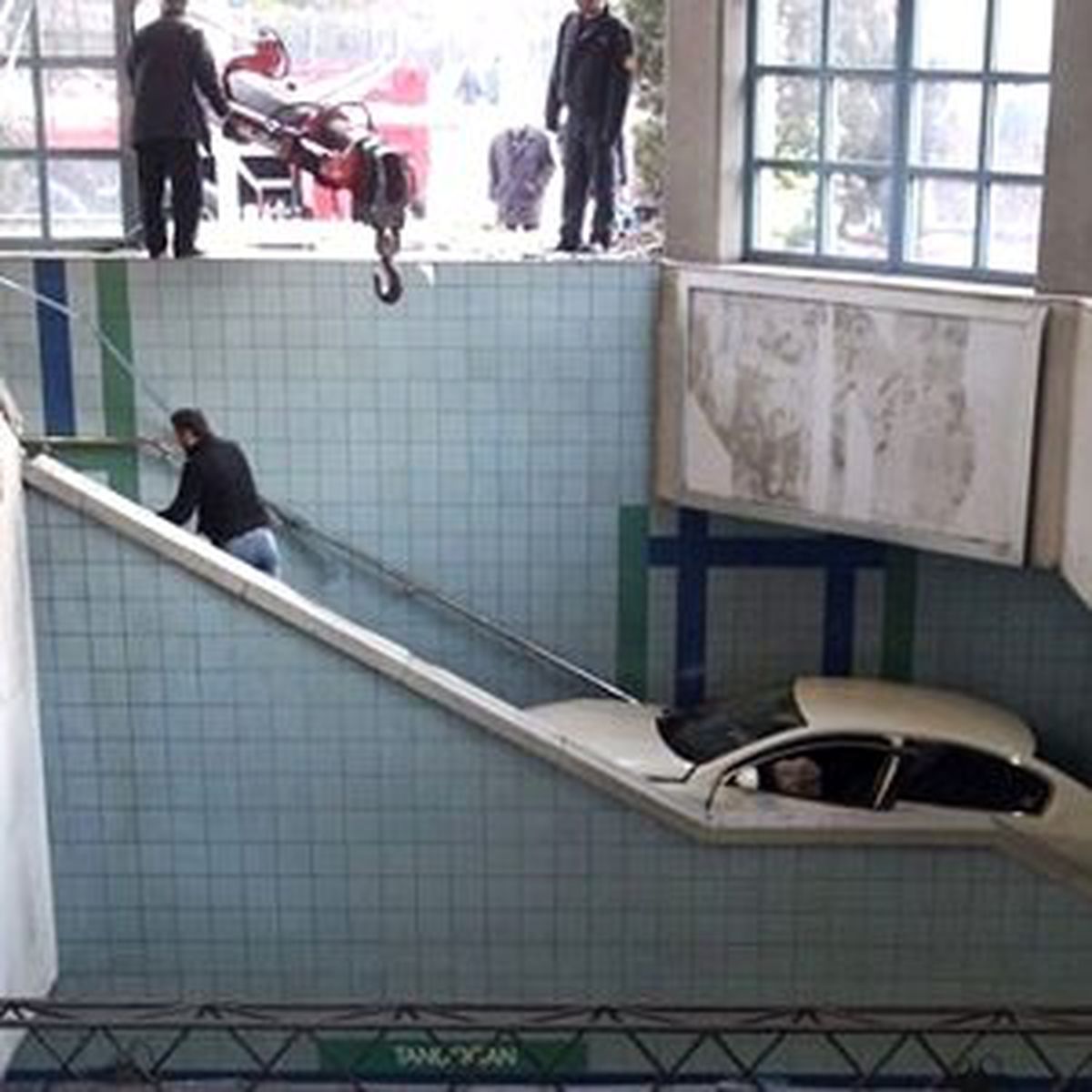 Metroya Çarpan Otomobil Mobese Tarafından Görüntülendi