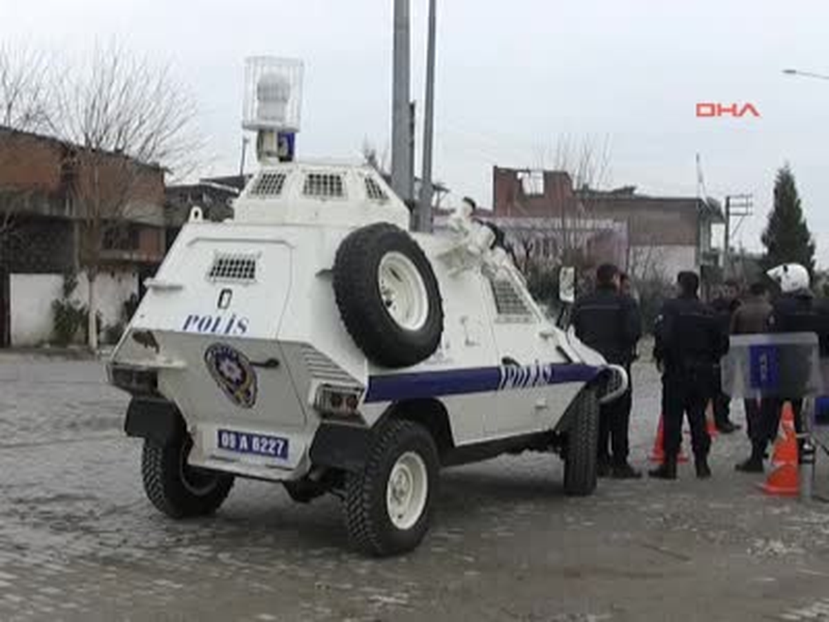 Polise Taşlı Saldırı