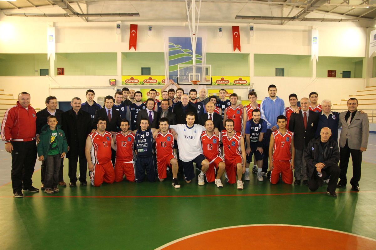 Rize Üniversitesi ile Tiflis Üniversitesi Arasında Basketbol Maçı Yapıldı