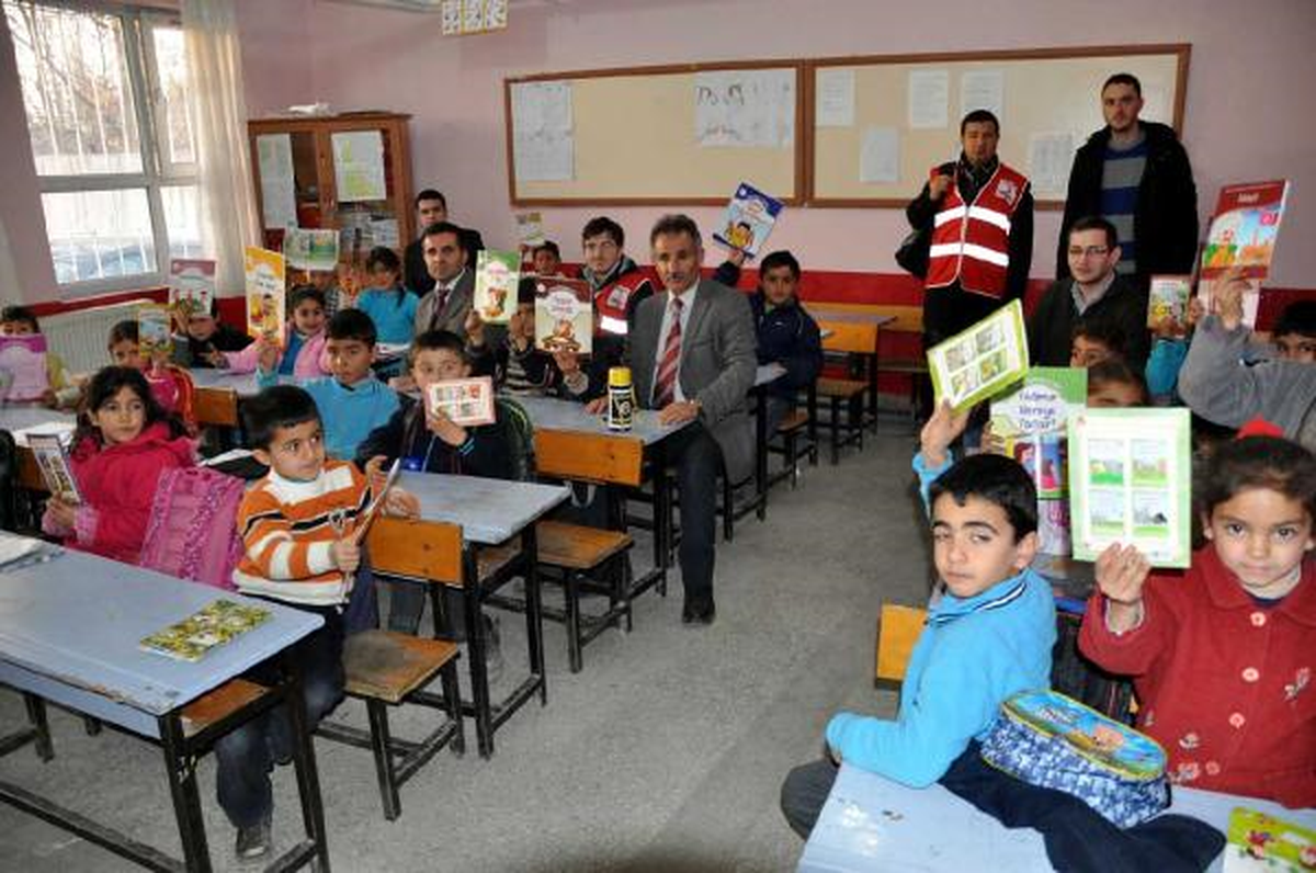 Sakaryalı Küçüklerden Van\'daki Depremzede Yaşıtlarına Sömestir Hediyesi