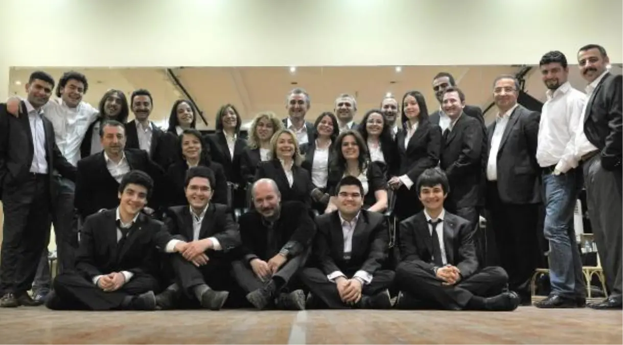 Tüpraş Çalışanlarından Eğitim Bursuna Tiyatrolu Destek