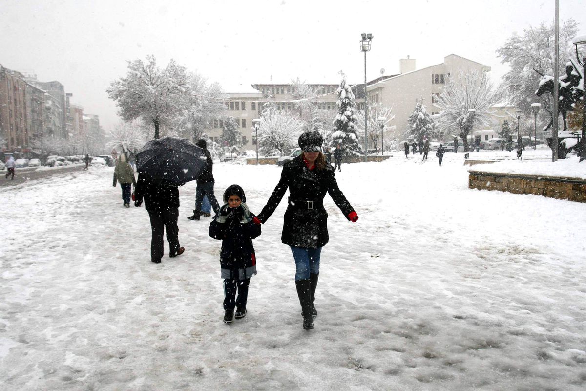Uşak'ta Yoğun Kar Yağışı Sürüyor