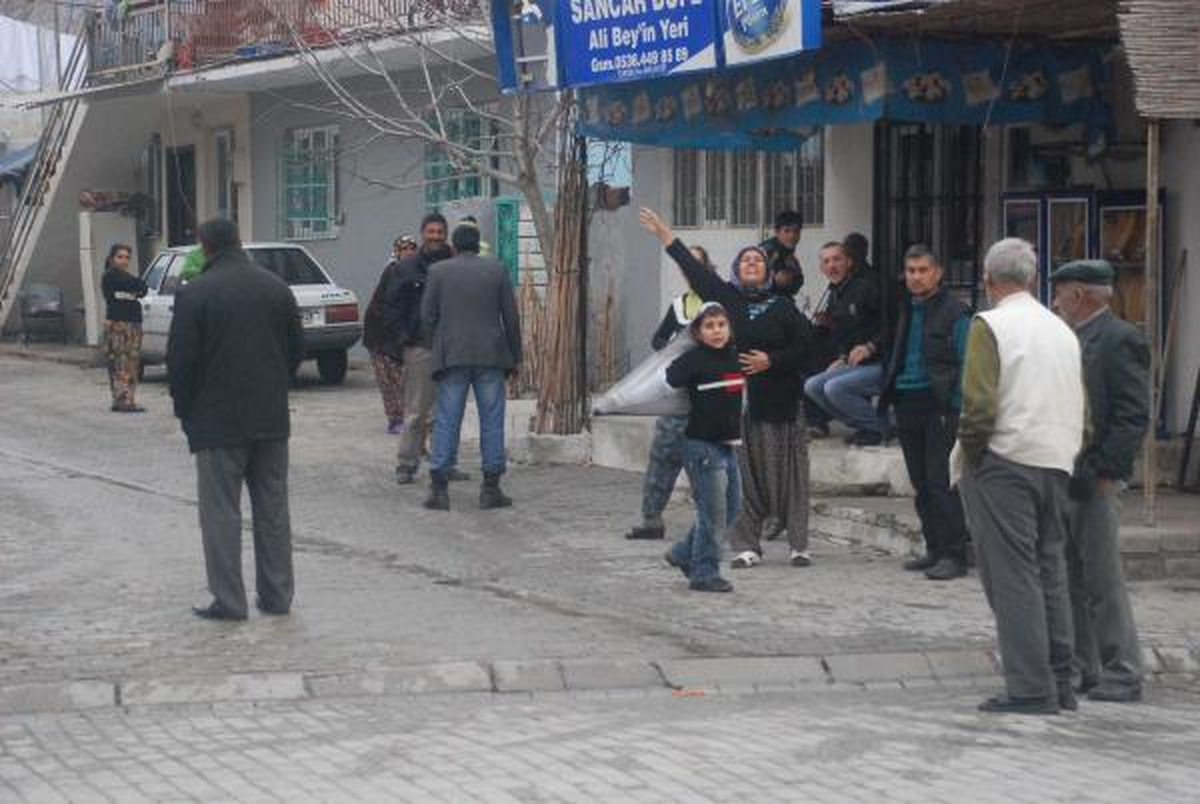 Uyuşturucu Operasyonunda Polise Taşlı Saldırı