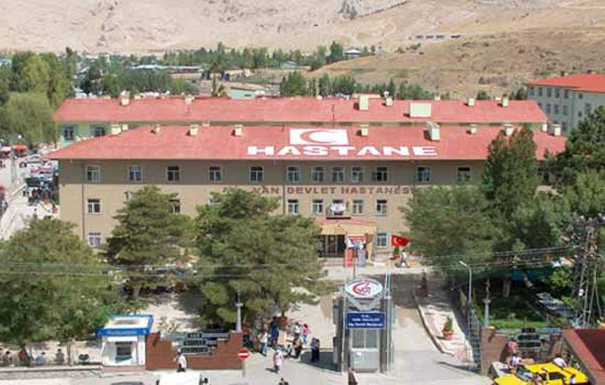 Van'ın 68 Yıllık Devlet Hastanesi Tamamen Yıktırıldı